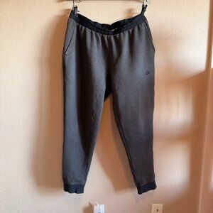 Nike. 17 in wide 9in rise thermafit xl